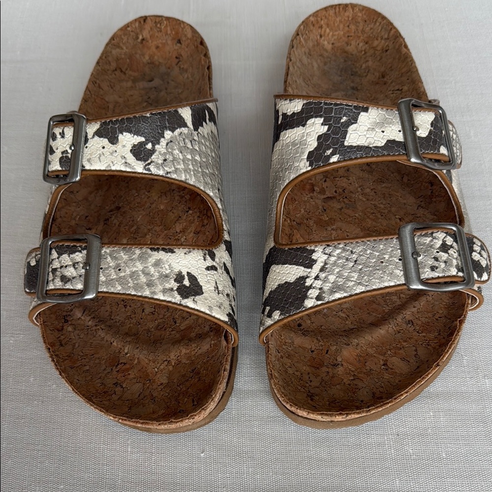 Black and White Sandals with Textured Footbed and Adjustable Straps